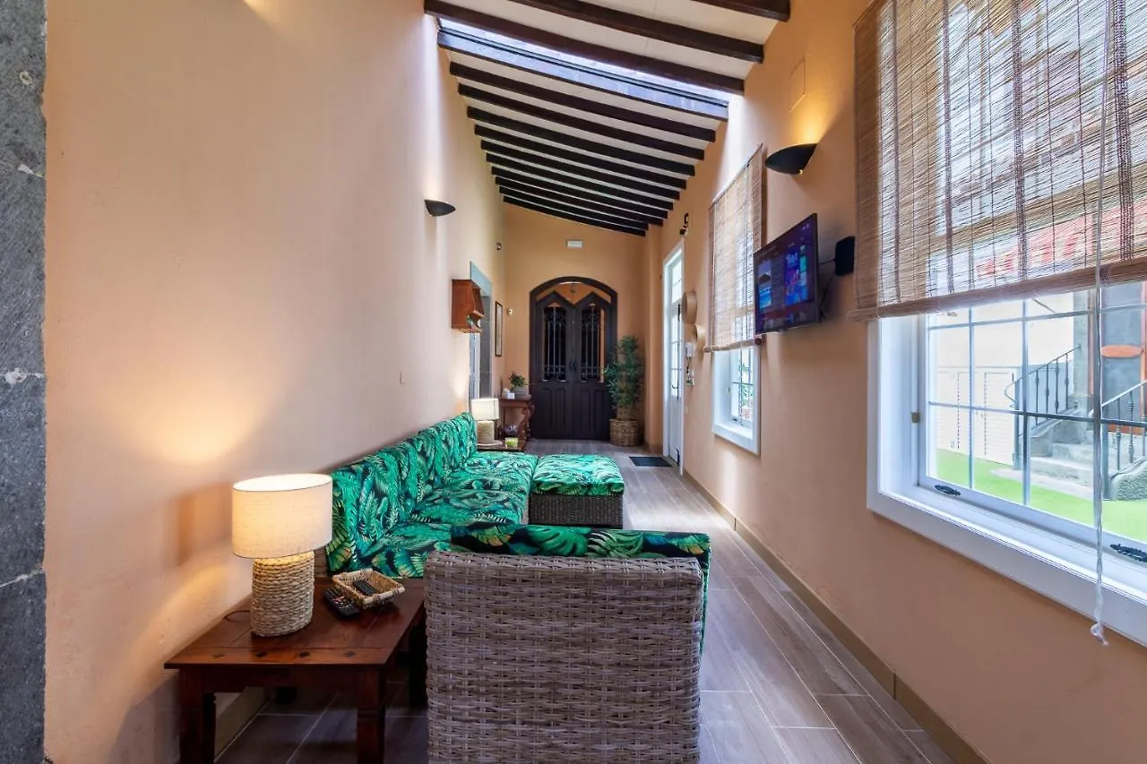 Villa Casona Gildana: Historia, Patrimonio/E-working Arucas 0*,  España