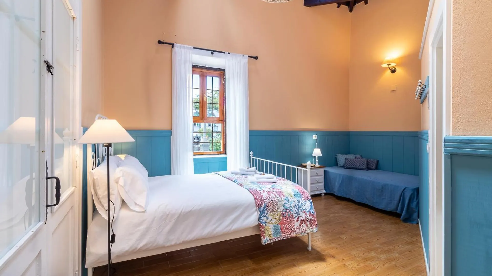 הוילה ארוקאס Casona Gildana: Historia, Patrimonio/E-Working 0*,  ספרד